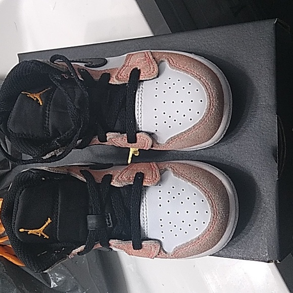 Jordan  1s toddler 7c with box - Picture 4 of 5